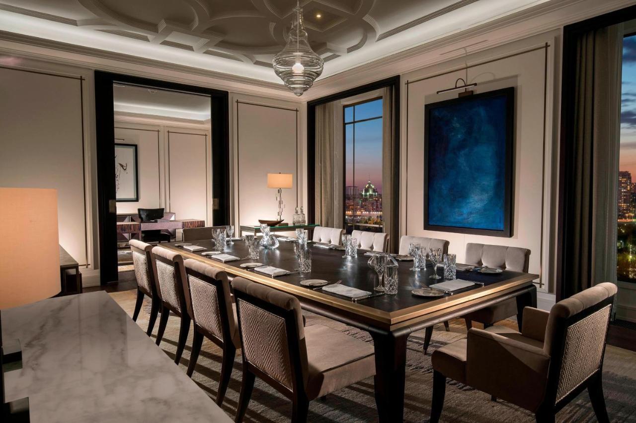 Готель The St. Regis Astana Екстер'єр фото The dining room