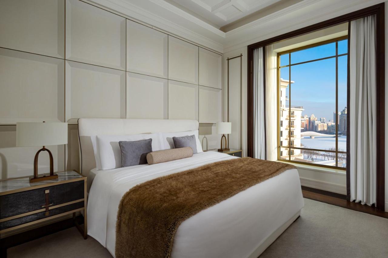Готель The St. Regis Astana Екстер'єр фото A bedroom at the Four Seasons Hotel