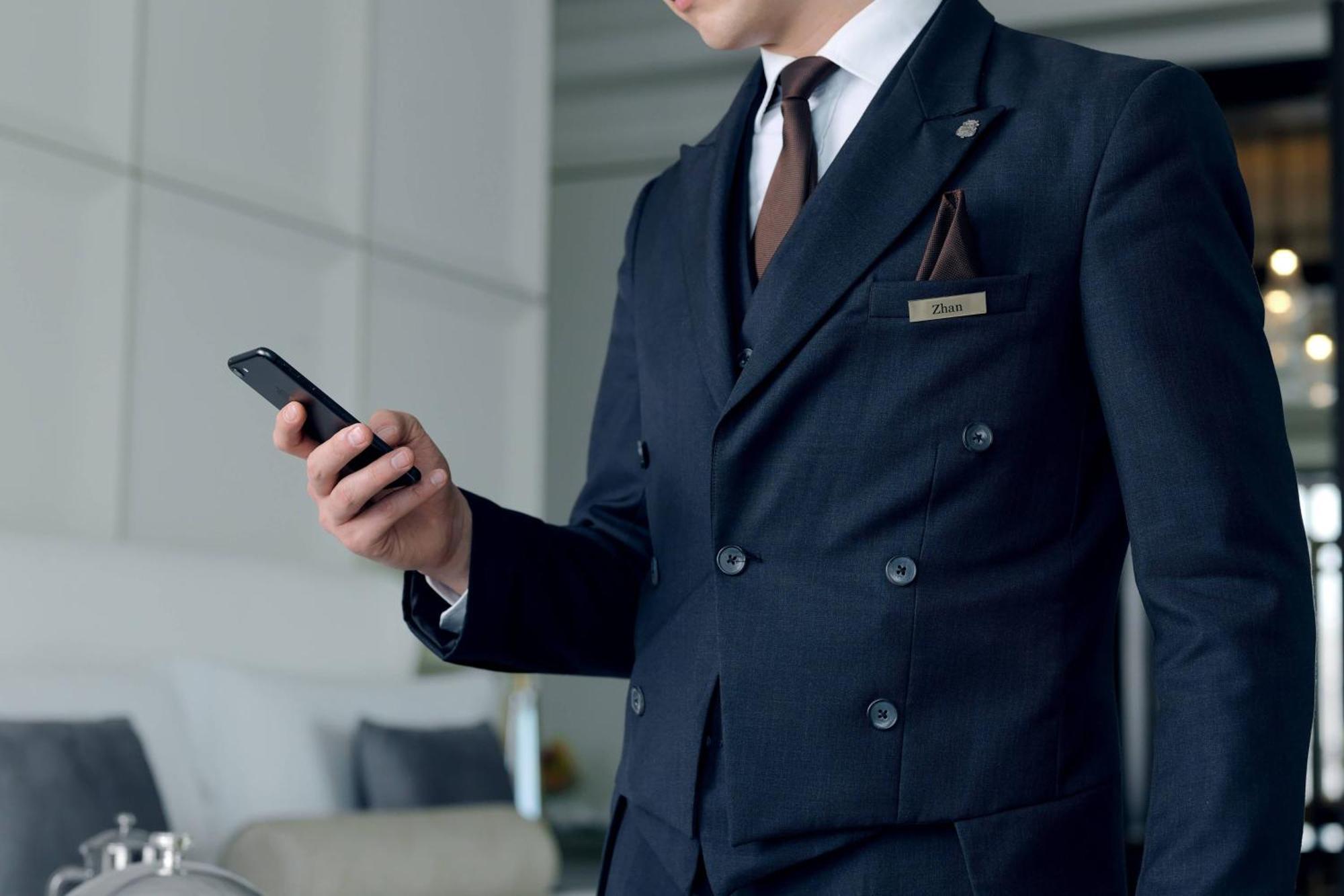 Готель The St. Regis Astana Екстер'єр фото A concierge