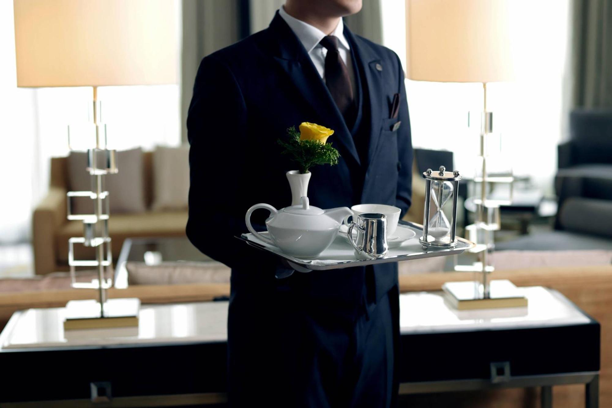Готель The St. Regis Astana Екстер'єр фото A butler at the Four Seasons Hotel, Seoul