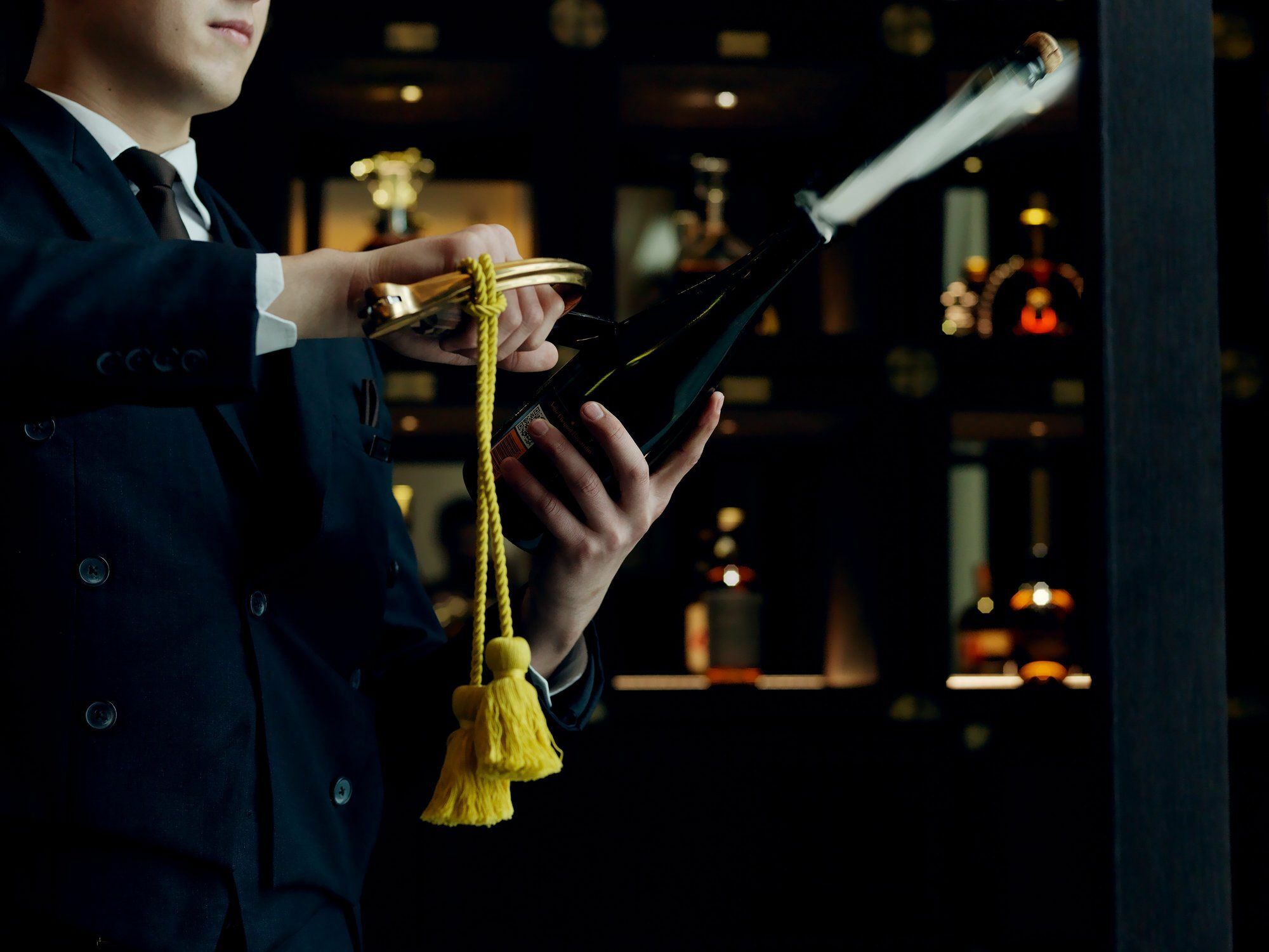 Готель The St. Regis Astana Екстер'єр фото A wine waiter opening a bottle of wine